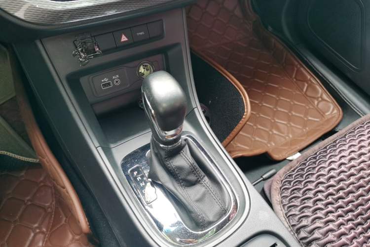 Used Roewe 360 2015 1.5L Automatic Luxury Edition Gear Lever