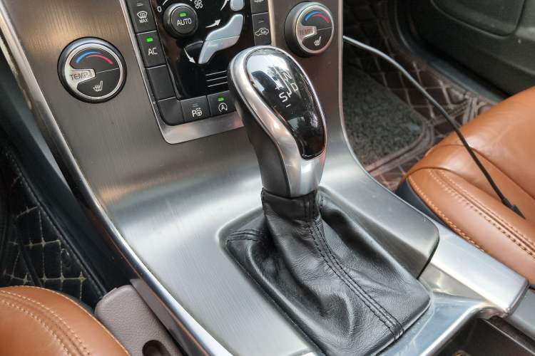 Used Volvo V60 2014 Restyled T5 Zhiya Edition