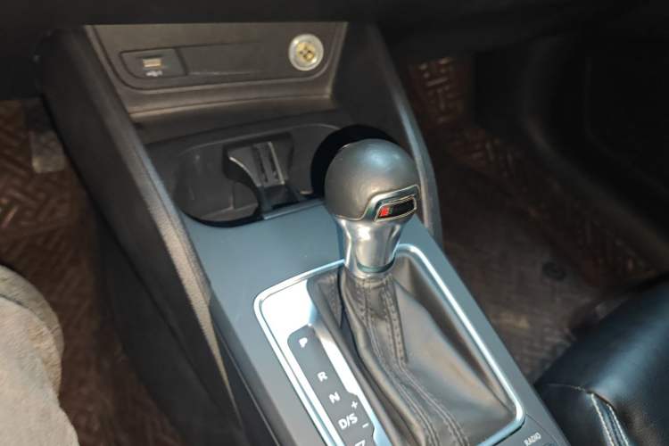 Used Audi Q2L 2021 35 TFSI Progressive Dynamic Edition Gear Lever