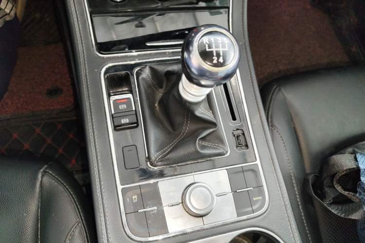 Used Zotye T600 2016 Sports Edition 1.5T Manual Luxury Model Gear Lever