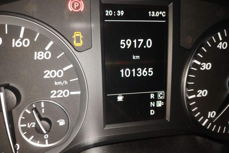 Used Mercedes-Benz Vito 2018 2.0T Elite Version 7 Seats China VI Emission Standard
