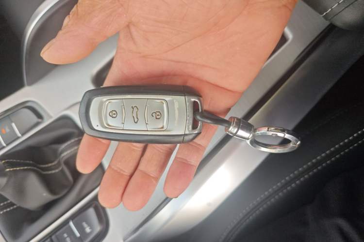 Used Geely Auto Emgrand X7 Sport 2016 2.0L Manual Smart Connect Version