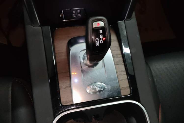 Used Land Rover Discovery Sport 2020 249 PS R-Dynamic Performance Edition Gear Lever