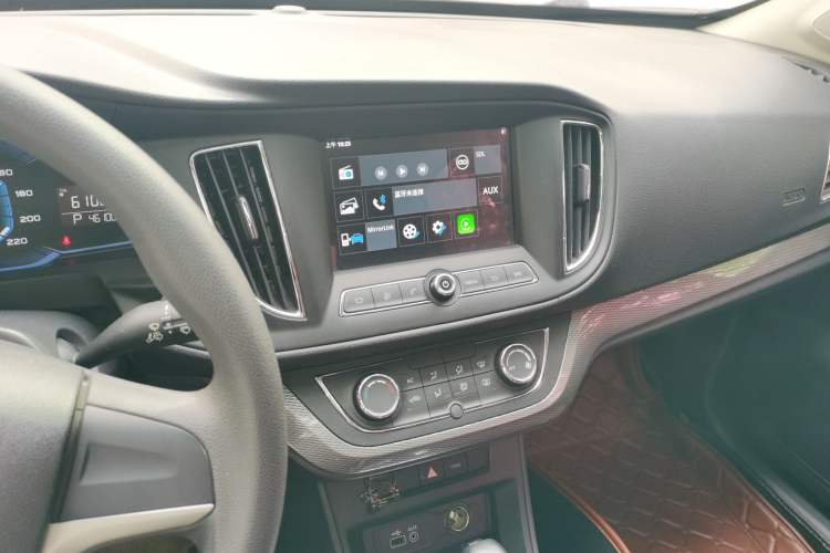 Used Roewe 360 2015 1.5L Automatic Luxury Edition Audio And AC Panel