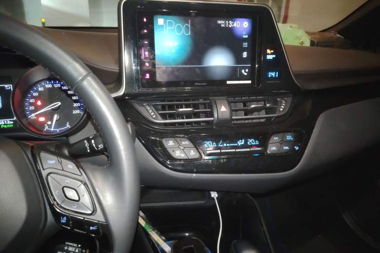 Used Toyota C-HR 2018 2.0L Flagship Sunroof Version China VI Standard