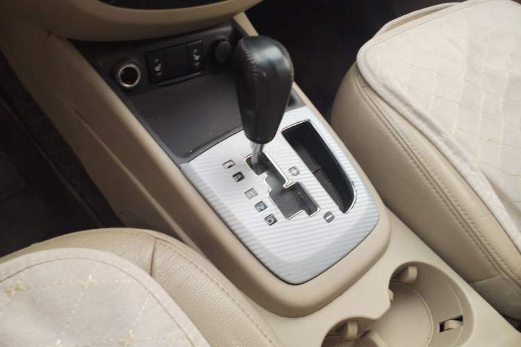 Used Hyundai Santa Fe 2010 2.4 Ultimate Edition 7-Seater Four-Wheel Drive Gear Lever