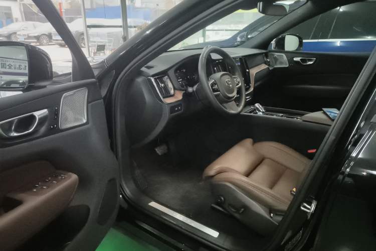 Used Volvo XC60 New Energy 2024 T8 Plug-in Hybrid Long-Range All-Wheel Drive Smart Luxury Edition