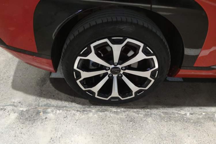 Used AION V 2024 Aion Tyrannosaurus 650 Smart Luxury Edition