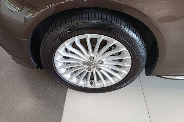 Used Audi A4L 2016 35 TFSI Collector's Edition Automatic Standard Model Left Front Wheel Hub