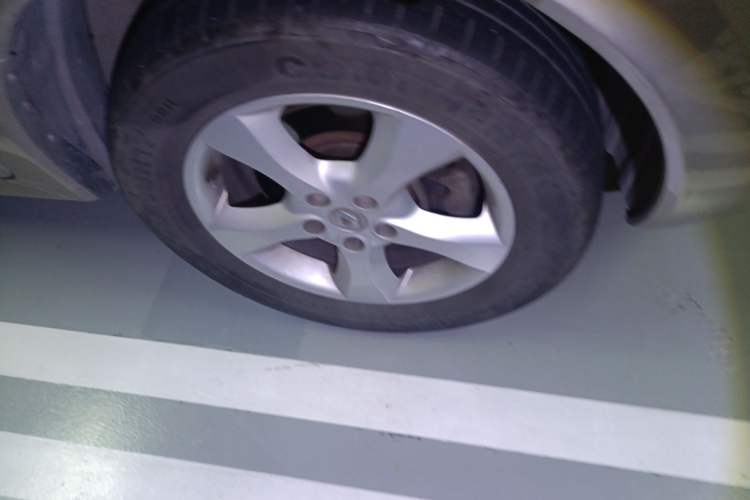 Used Renault Koleos 2012 2.5L Two-Wheel Drive Comfort Edition with Navigation Right Front Wheel Hub