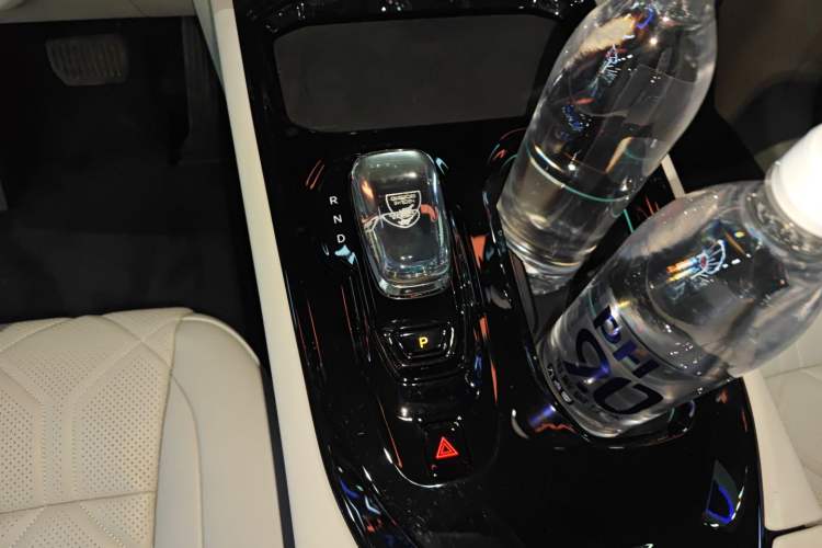 Used Volvo EM90 2025 Ultra Six-Seater