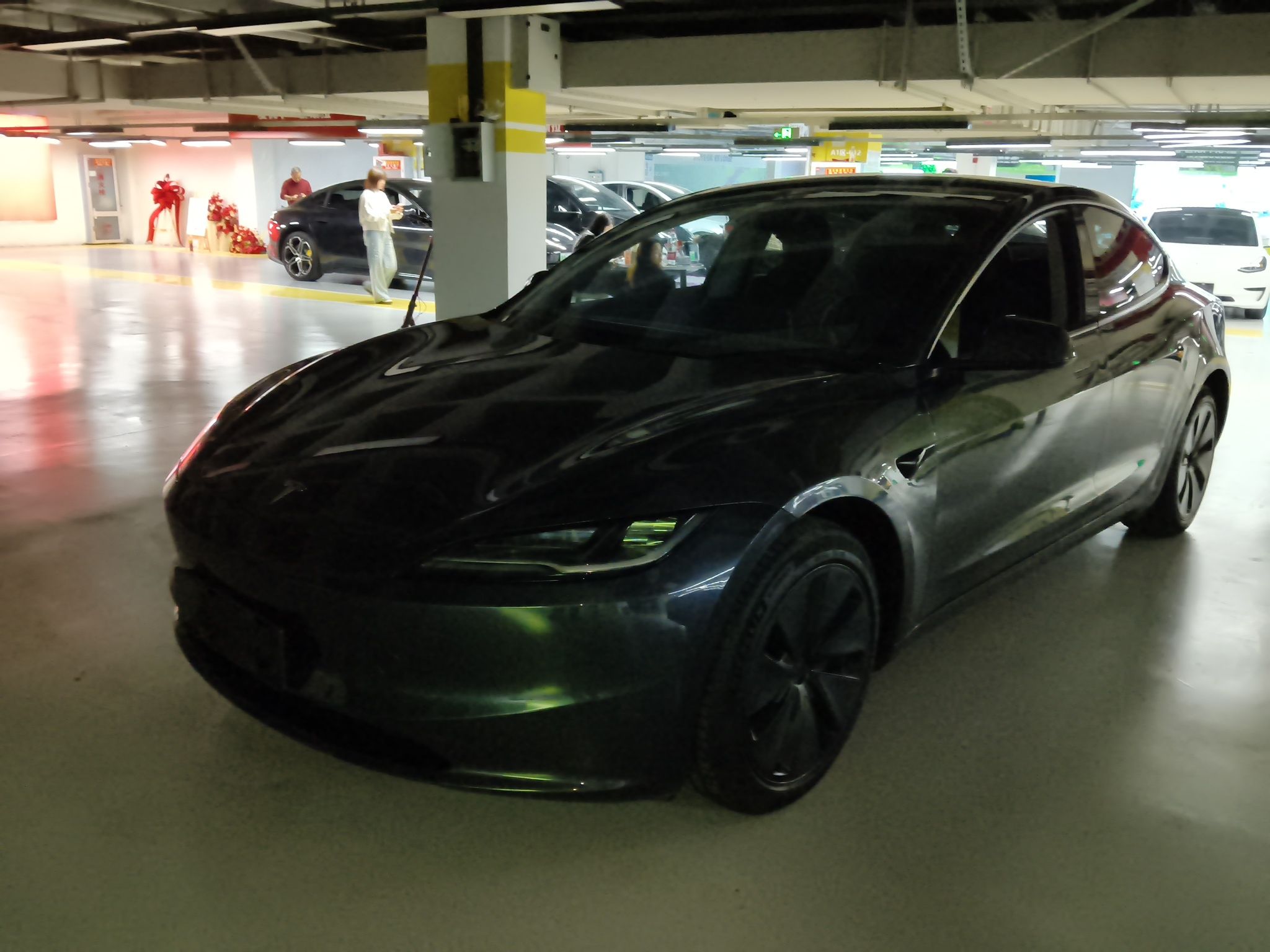 Под передней частью автомобиля