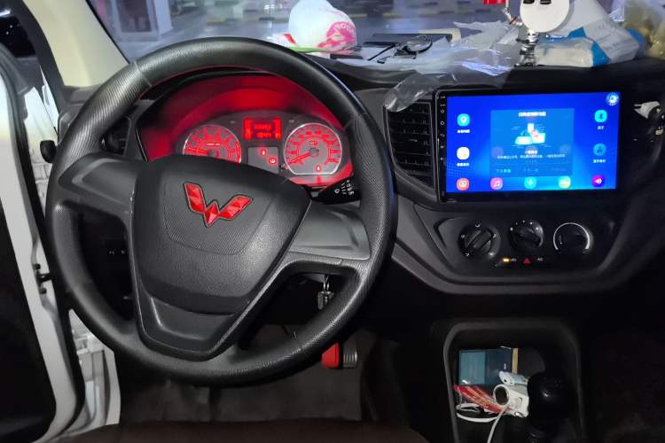 Used Wuling Hongguang V 2022 1.5L Enjoy Edition Electric-Powered LAR Center Console