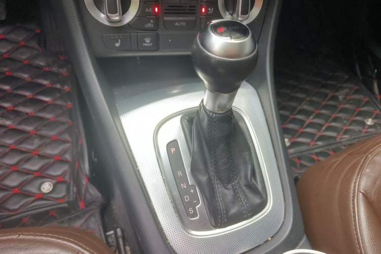 Used Audi Q3 2013 35 TFSI quattro Comfort Model Gear Lever