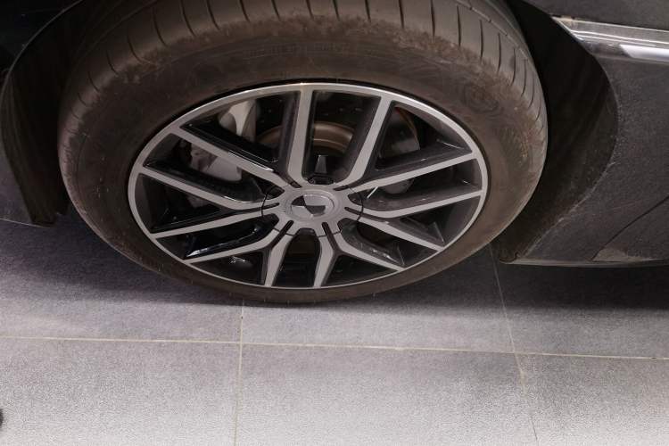 Used Denza Z9 2024 1100 km All-Wheel-Drive Ultra Version Left Front Wheel Hub