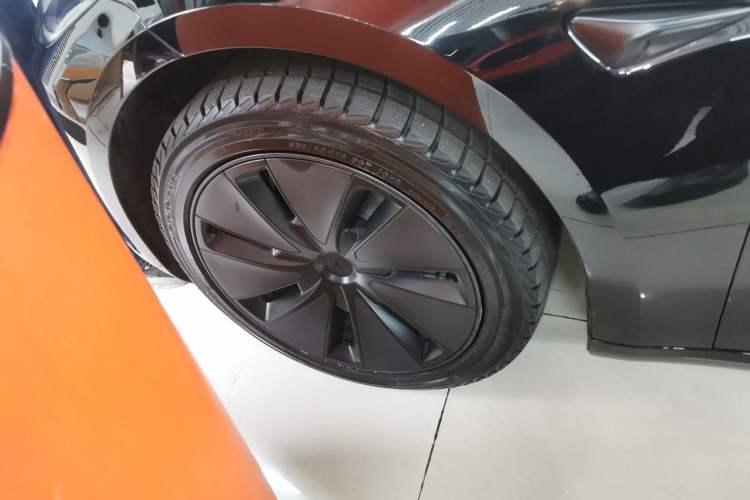 Used Tesla Model 3 2023 Long-Range All-Wheel-Drive Version Left Front Wheel Hub