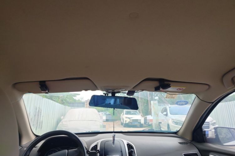 Used Baojun 630 2014 1.5L manual standard version Headliner