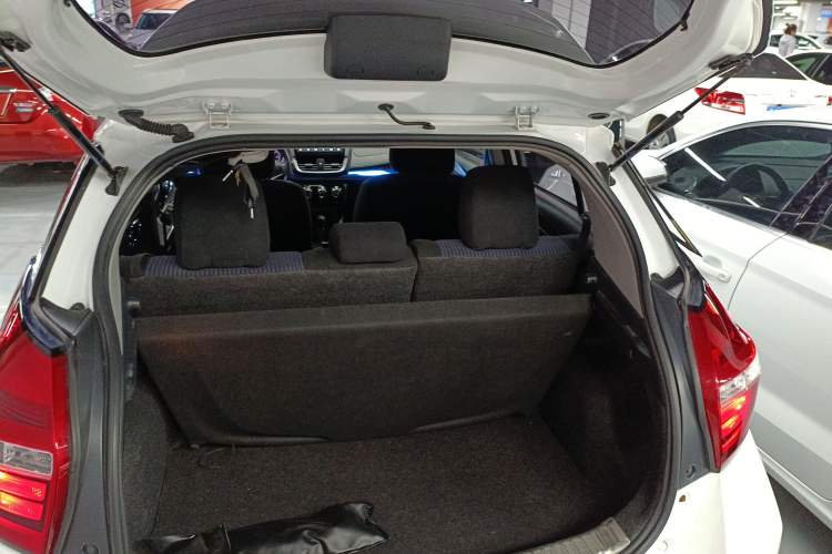 Used Toyota YARiS L Zhi Xuan 2016 Revised Version 1.5G CVT with Dynamic Sunroof
