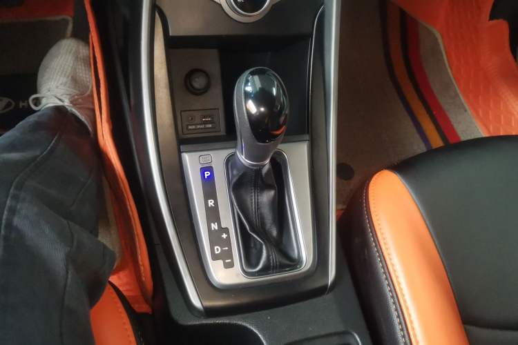 Used Hyundai Elantra (5th Generation / Langdong) 2015 1.6L Automatic Fashion Model