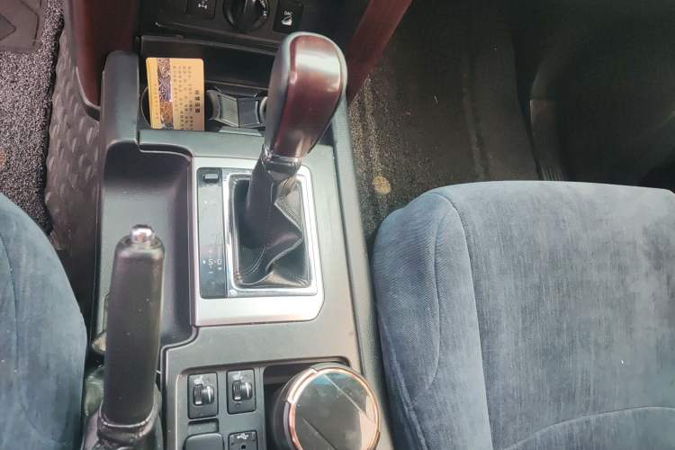 Used Toyota Prado 2016 3.5L Automatic TX-L Gear Lever