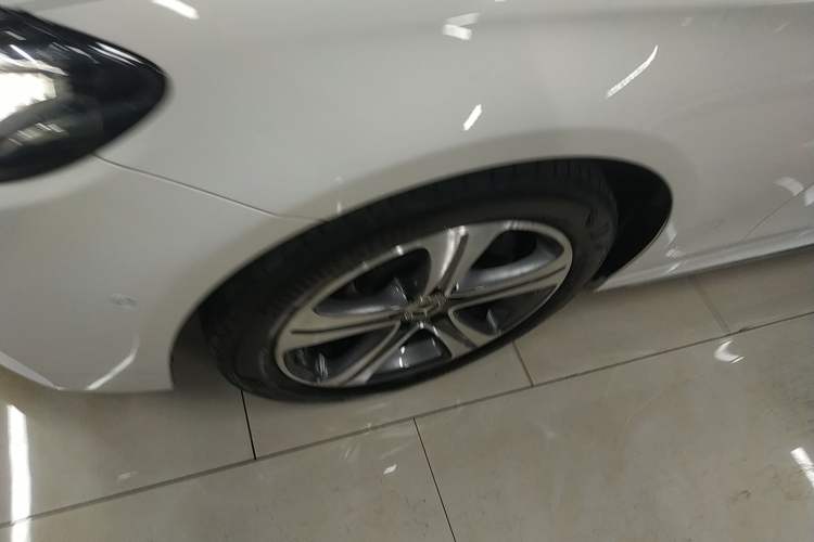 Used Mercedes-Benz E-Class 2019 E 260 L Sport Edition Left Front Wheel Hub
