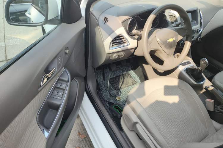 Used Chevrolet Cruze 2015 1.5L Manual Fashion Edition Driver Seat