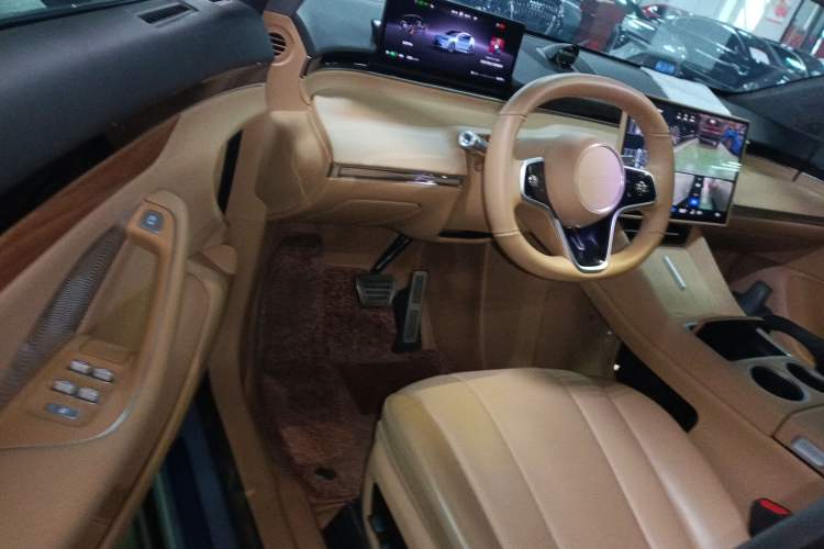 Used Hima Luxeed R7 2024 All-Electric 667 km Max Driver Seat