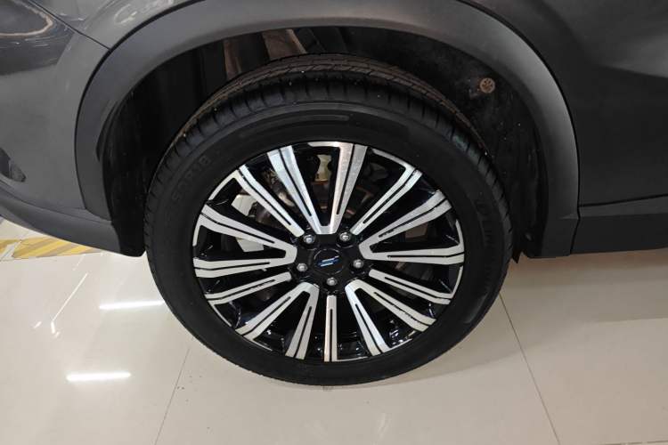 Used CHANGAN OSHAN X5 2021 1.5T DCT Prestige Edition Right Rear Wheel Hub