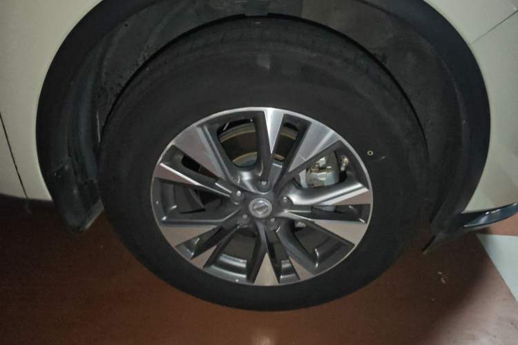 Used Nissan Murano 2017 2.5L XL Two-Wheel Drive Smart Edition Right Front Wheel Hub