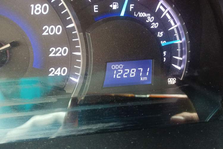 Used Toyota Camry 2013 2.0G Comfort Edition Odometer Close Up