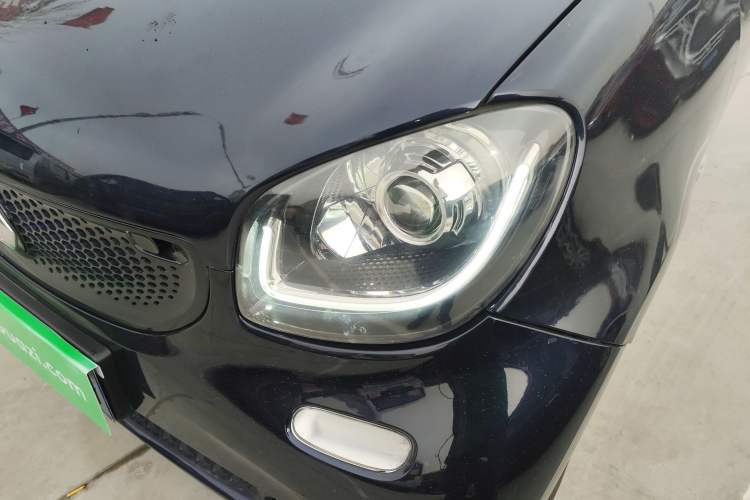 Used smart fortwo 2017 Model 1.0L 52 kW Melody Blue Special Edition China V Standard
