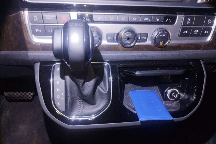 Used Volkswagen Multivan 2019 2.0 TSI 4x4 Prestige Edition 7-Seater Gear Lever