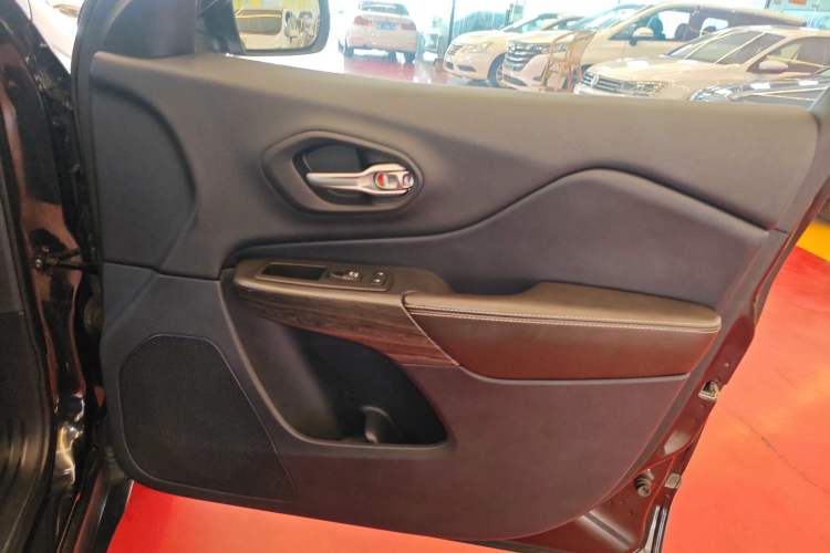 Used Jeep Cherokee 2016 2.4L Leading Edition