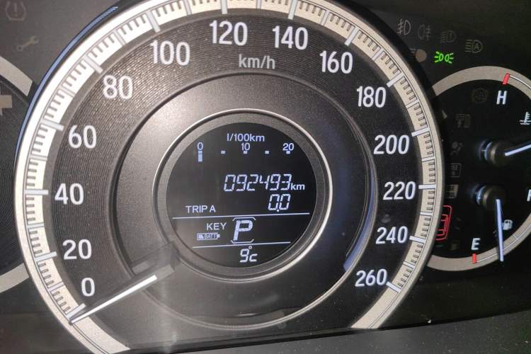 Used Honda Accord 2016 2.4L Luxury Edition Odometer Close Up