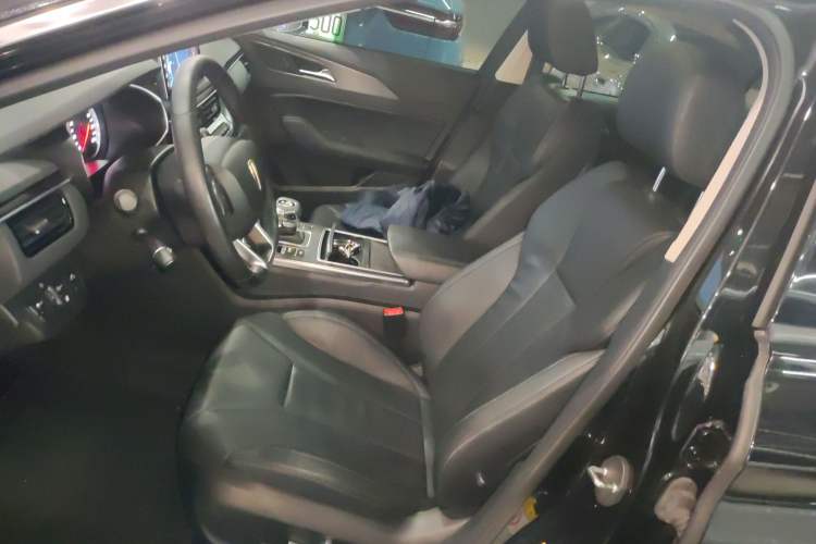 Used Hongqi H5 2022 Classic Model Facelift 1.8T Automatic Smart Connect Flagship Edition
