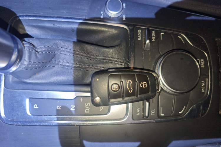 Used Audi A3 2016 Limousine 35 TFSI Prestige Edition Vehicle Key