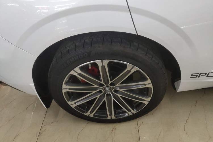 Used CHANGAN UNI-K 2021 2.0T All-Wheel Drive Prestige Version Right Rear Wheel Hub