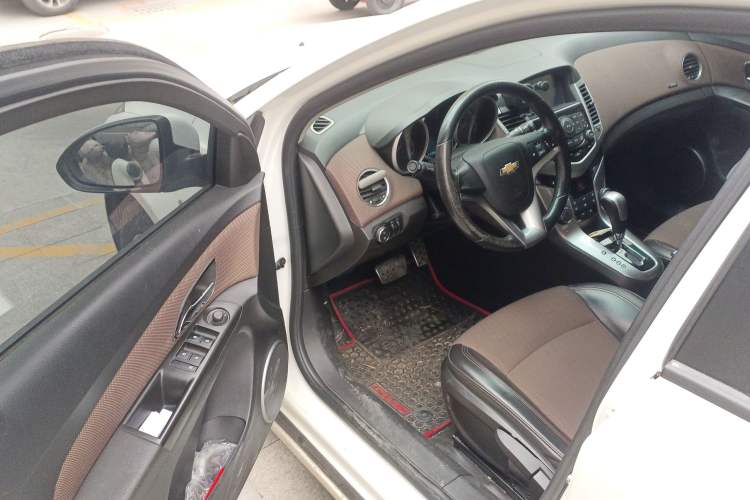 Used Chevrolet Cruze 2013 Hatchback 1.6L Automatic Luxury Model
