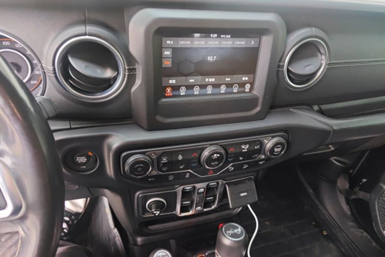 Used Jeep Wrangler 2019 2.0T Sahara 4-Door Version China V Standard Audio And AC Panel