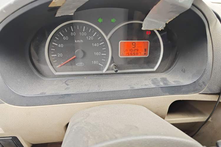 Used BAIC Weiwang 306 2011 1.3L base model 7 seats Odometer Close Up