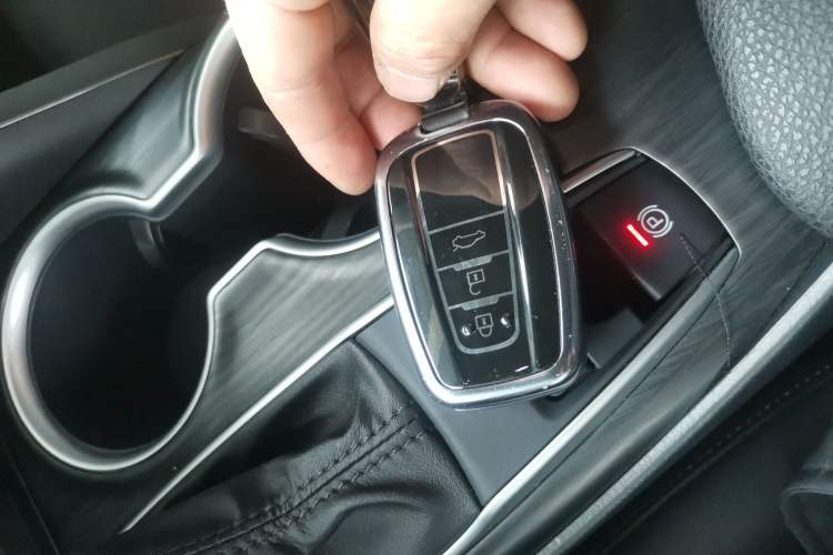 Used Toyota Camry 2023 2.0G Luxury Edition