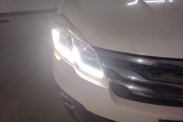 Used GAC Trumpchi GS5 Super 2016 2.0L Automatic Two-Wheel Drive Anniversary Edition Right Front Headlight