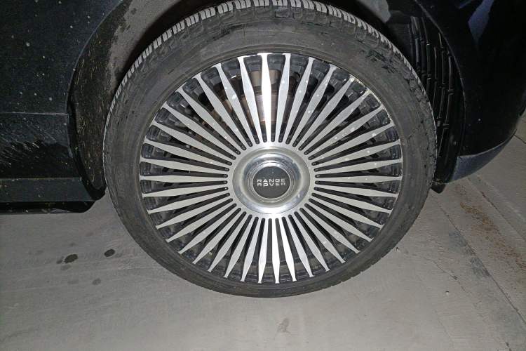 Used Land Rover Range 2018 3.0 SC V6 Grand Edition Right Front Wheel Hub