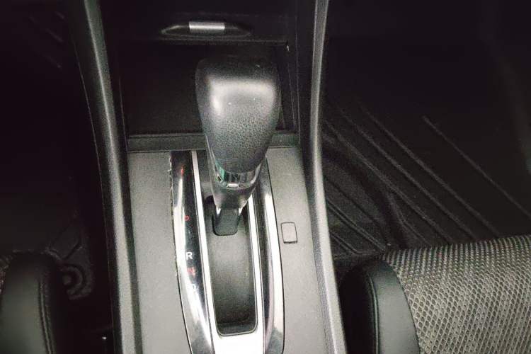 Used Honda Jade 2017 1.8L automatic Comfort version 5 seats Gear Lever