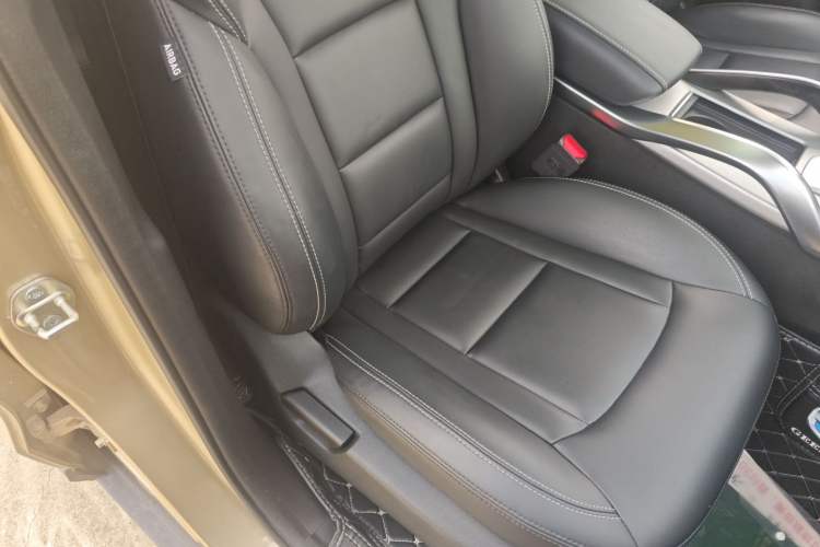 Used Geely Auto Emgrand X7 Sport 2016 2.0L Manual Smart Connect Version