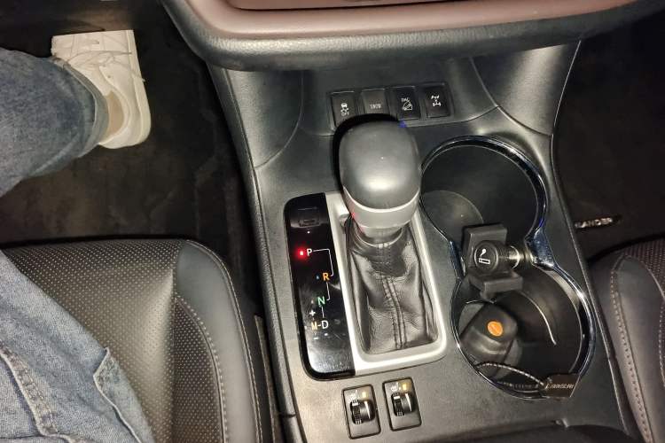 Used Toyota Highlander 2018 2.0T Four-Wheel Drive Luxury Version 7 Seats China VI Standard