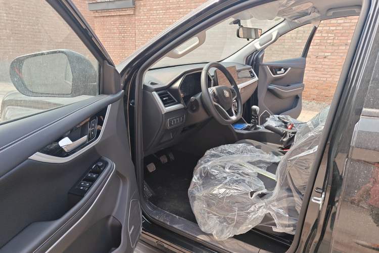 Used Sinotruk BOLDEN 2024 Commercial 2.0T Manual Diesel 4x4 Long Wheelbase Youth Edition