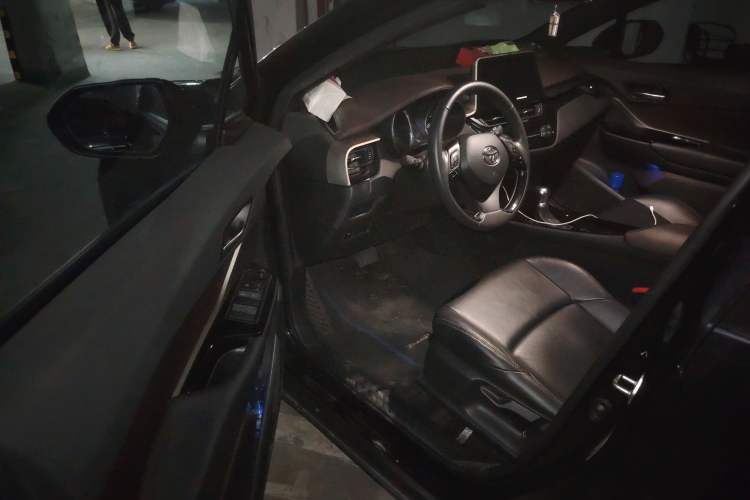 Used Toyota C-HR 2018 2.0L Flagship Sunroof Version China VI Standard