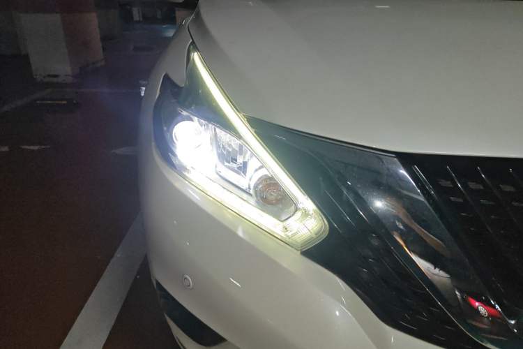 Used Nissan Murano 2017 2.5L XL Two-Wheel Drive Smart Edition Right Front Headlight