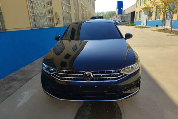 Used Volkswagen Magotan 2026 30 Million Vehicles Selected Model 380TSI DSG Luxury Edition Front